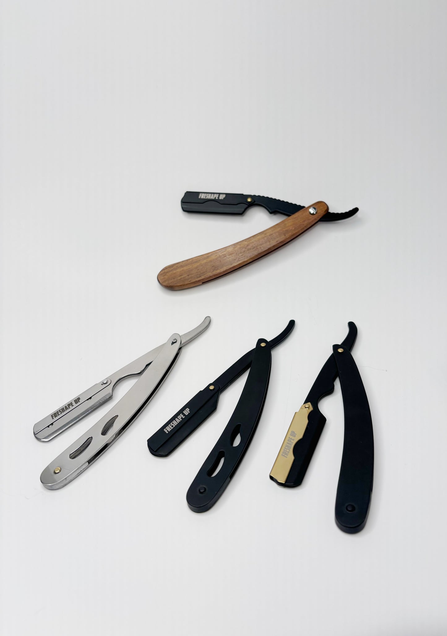 Freshape Up Professional Barber Black & Gold Straight Edge Razor for Men. Smooth Face and Beard Shaving. 100 Pack of Blades and 10 Pack of Freshape Up Sponges Included
