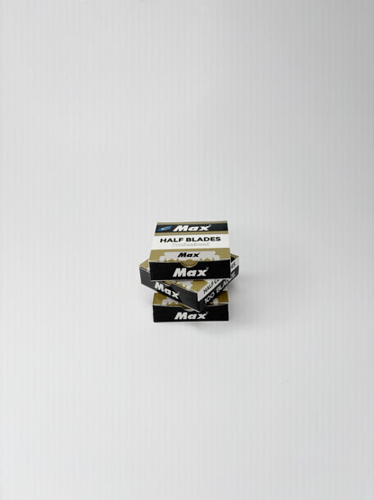 Freshape Up Professional Barber Black & Gold Straight Edge Razor for Men. Smooth Face and Beard Shaving. 100 Pack of Blades and 10 Pack of Freshape Up Sponges Included